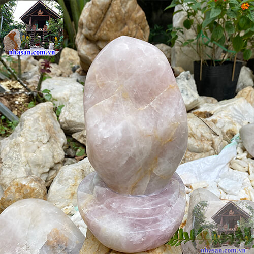 Đá thạch anh hồng biểu tượng của tình yêu Đá thạch anh hồng biểu tượng của tình yêu