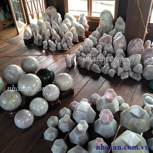 Quartz Stone At House On Highland Floor