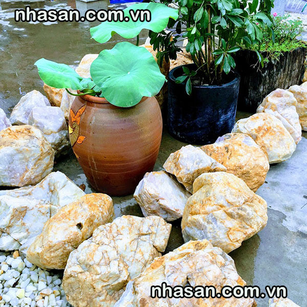 Đá Thạch anh thô trôn móng nhà