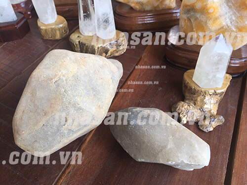 Đá thạch anh trắng thô chưa được cắt mài bóng