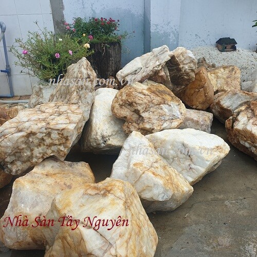 Raw Monolithic Quartz Stone