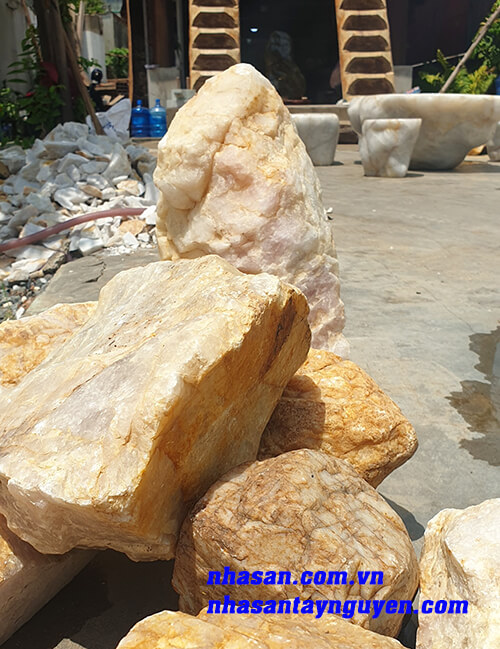 Đá Thạch Anh Thô Tự Nhiên bị nưt rạn phèn Đá Thạch Anh Thô Tự Nhiên bị nưt rạn phèn