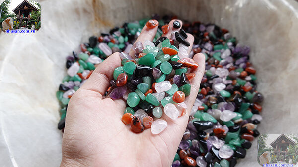 Đá thạch anh vụn ngũ sắc