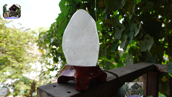 Đá thạch anh trắng mang đến nguồn tích cực cho chủ sở hữu