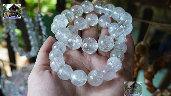 Đeo vòng tay đá thạch anh trắng giúp cải thiện trí nhớ