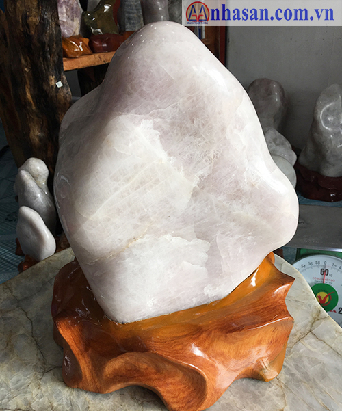 Polished White Quartz Head