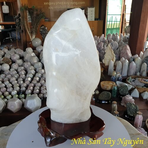 Đá Thạch Anh Trắng Tại Nhà Sàn Tây Nguyên Đá Thạch Anh Trắng Tại Nhà Sàn Tây Nguyên
