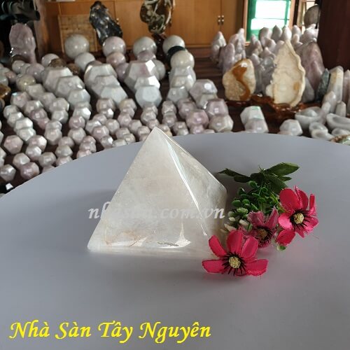 Đá Thạch Anh Trụ Đá Kim Tự Tháp