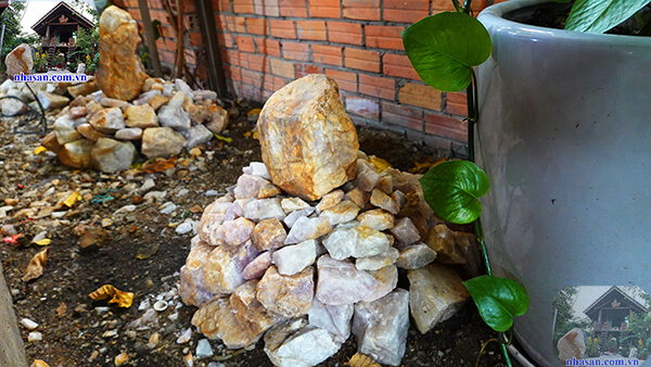 Đá thạch anh tự nhiên là gì?