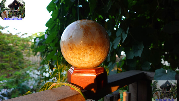 Quả cầu đá thạch anh bông vàng