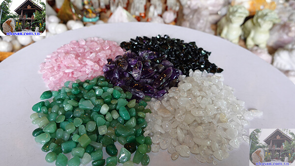 Đá vụn ngũ sắc được trải ở lớp thứ 2