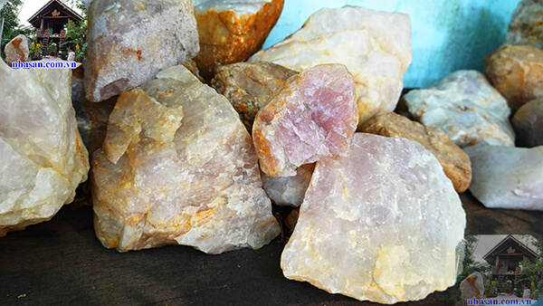Đá thạch anh vụn hồng