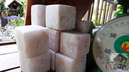 Đá thạch anh vuông chôn nền nhà trấn trạch Đá thạch anh vuông chôn nền nhà trấn trạch