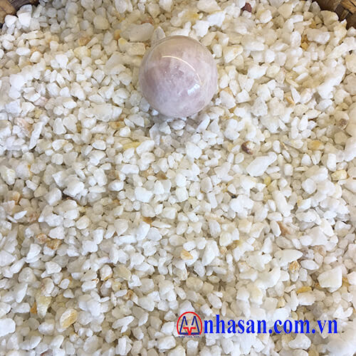 Small-sized quartz stones scattered high feng shui background