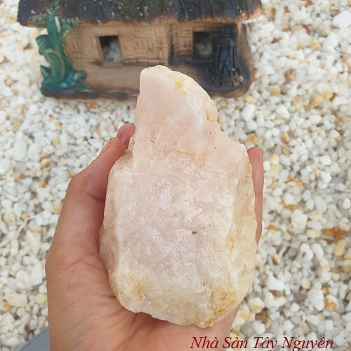 Rough Rose Quartz In Feng Shui