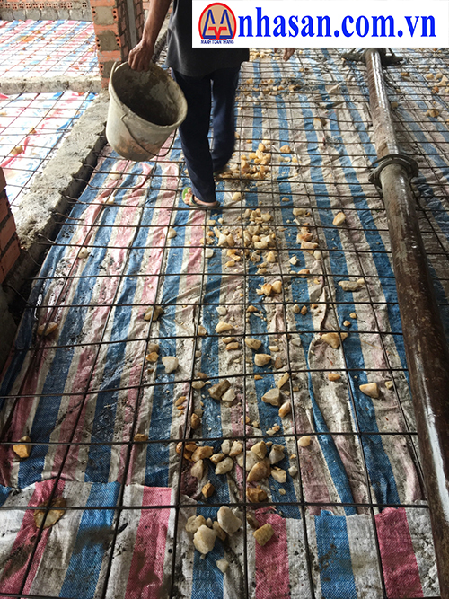 Đá thạch anh vụn rải nền trong xây dựng