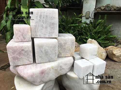 Đá Thạch Anh Vuông Chôn Móng Nhà  Đá Thạch Anh Vuông Chôn Móng Nhà