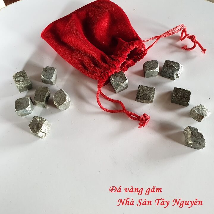 Đá Vàng Găm Phong Thủy