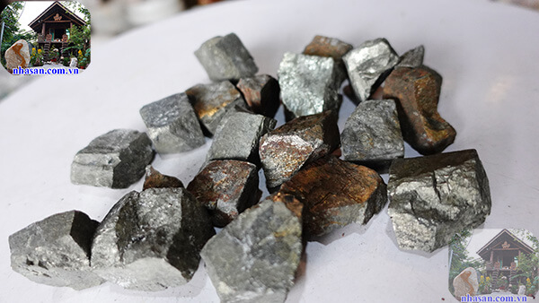 Đá vàng găm trừ tà nhờ năng lượng mà đá mang lại Đá vàng găm trừ tà nhờ năng lượng mà đá mang lại