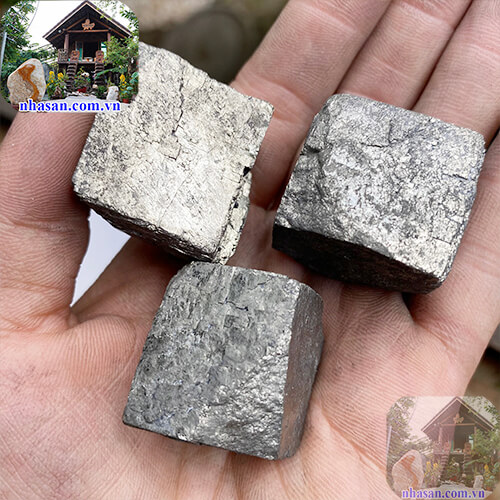 Đá vàng găm trừ tà Đá vàng găm trừ tà