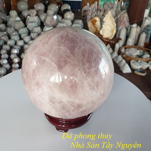 Put Pink Quartz Stone Spheres In The Bedroom