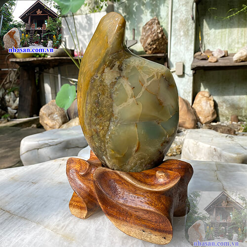 Đặt trụ đá mã não trên bàn làm việc sẽ mang tới công việc suôn sẻ hanh thông Đặt trụ đá mã não trên bàn làm việc sẽ mang tới công việc suôn sẻ hanh thông