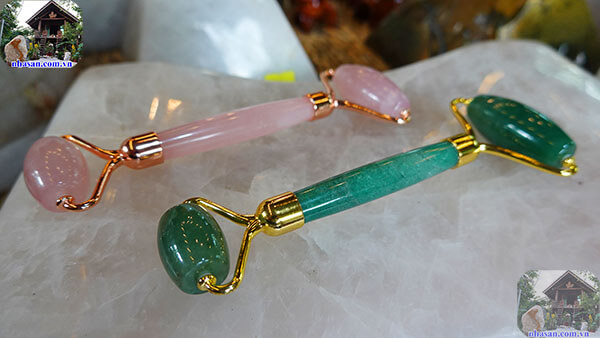 Dụng cụ massage bằng đá thạch anh cho phái đẹp Dụng cụ massage bằng đá thạch anh cho phái đẹp