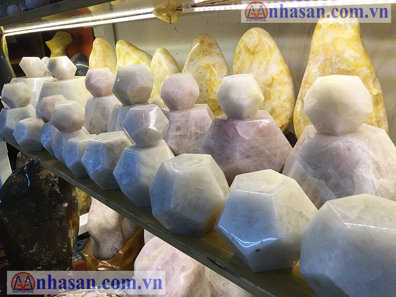 Dùng Đá Thạch Anh 12 Mặt trấn trạch