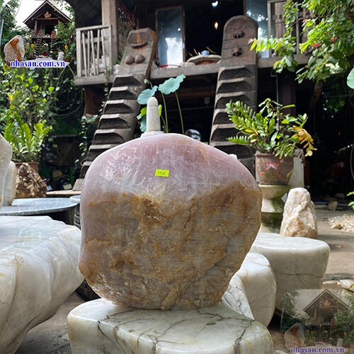 Giá đá thạch anh hồng khối  Giá đá thạch anh hồng khối