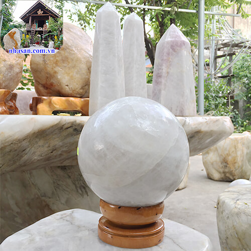 Giá quả cầu thạch anh trắng Giá quả cầu thạch anh trắng