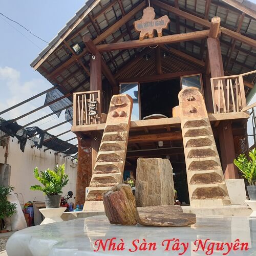 Gỗ Hóa Thạch Tại Nhà Sàn Tây Nguyên