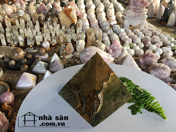 Kim tự tháp Đá Caxedon phong thủy