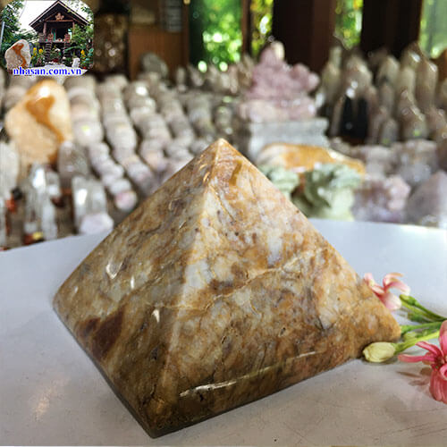 Kim tự tháp đá mã não tự nhiên Kim tự tháp đá mã não tự nhiên