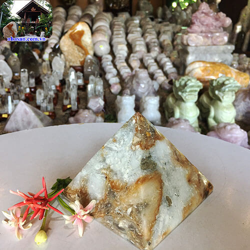 Kim tự tháp đá mã não tự nhiên Kim tự tháp đá mã não tự nhiên