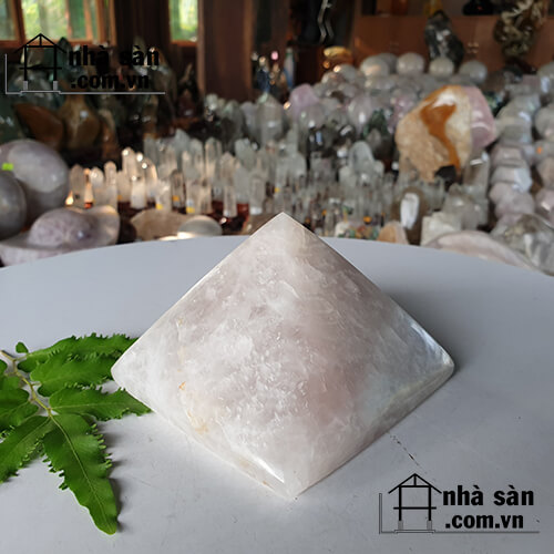 Trụ Kim Tự Tháp Đá Thạch Anh Hồng