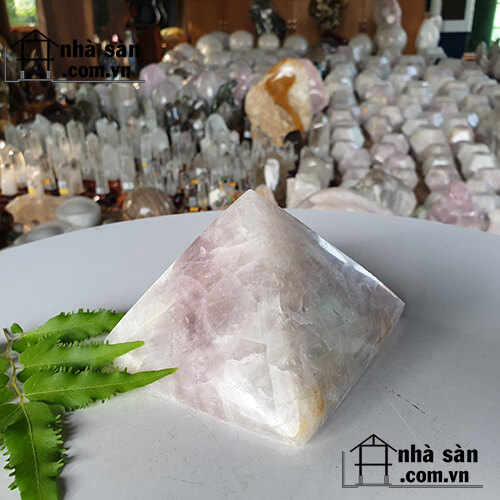 KIm Tự Tháp Đá Thạch Anh Hồng