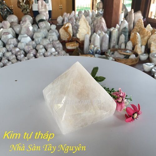 Kim Tự Tháp Đá Thạch Anh Trắng