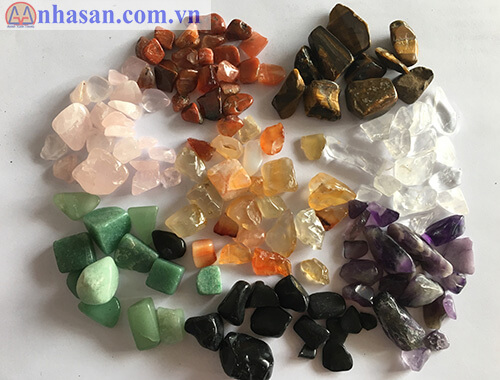 Where does Long An buy the iridescent stone?