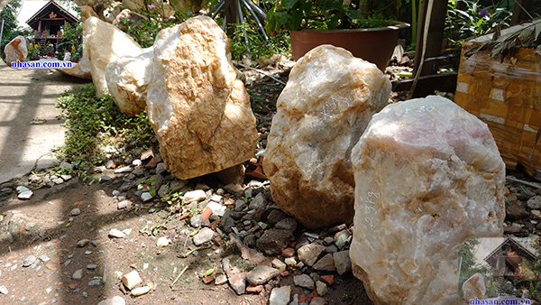 Địa chỉ mua bán đá thạch anh thô tại Bình Dương