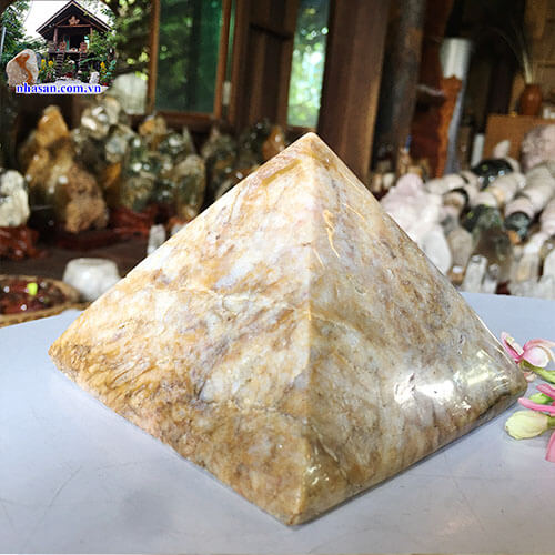 Mua Kim tự tháp đá mã não ở đâu Mua Kim tự tháp đá mã não ở đâu