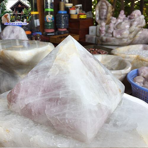 Mua kim tự tháp đá thạch anh hồng ở đâu Mua kim tự tháp đá thạch anh hồng ở đâu