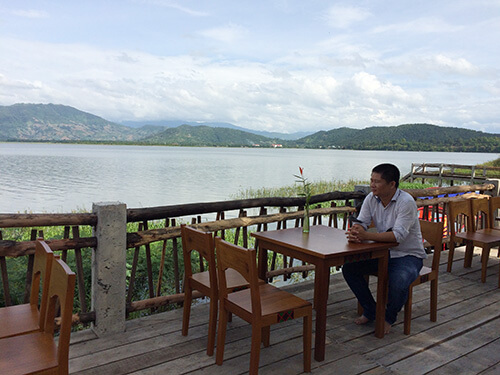 Ngắm cảnh Hồ Lăk