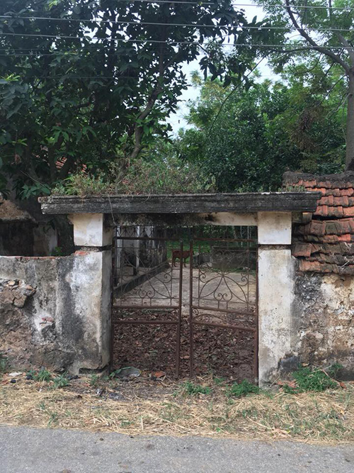 Ngôi nhà đá Linh Thiên cạnh Động Từ Thức