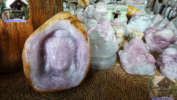 Mua tượng điêu khắc Phật Bà Quan Âm trên đá thạch anh hồng ở đâu?