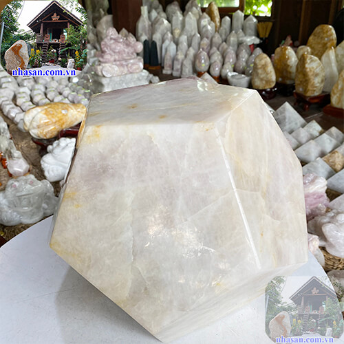 Quả cầu 12 mặt giúp ngăn chặn khí âm và các tia ác xạ Quả cầu 12 mặt giúp ngăn chặn khí âm và các tia ác xạ