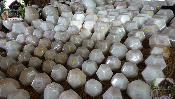 Đá 12 mặt phong thủy tại Nhà Sàn Đá 12 mặt phong thủy tại Nhà Sàn