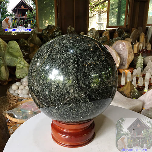 Quả cầu đá canxedon giúp xua đuổi nỗi buồn tạo tâm trạng hứng khởi Quả cầu đá canxedon giúp xua đuổi nỗi buồn tạo tâm trạng hứng khởi