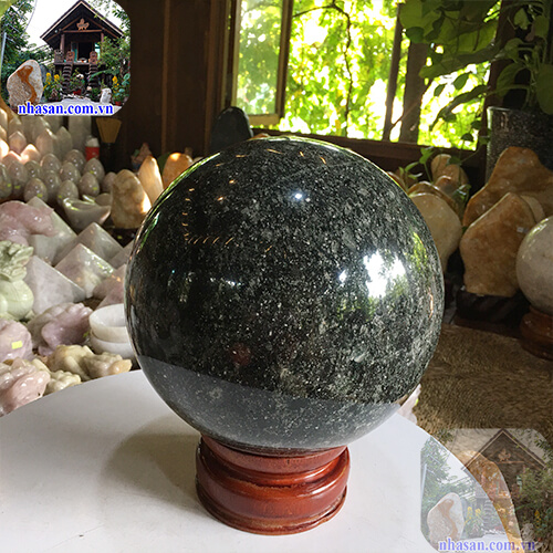 Quả cầu đá canxedon tự nhiên giúp tăng cường sinh khí cho ngôi nhà Quả cầu đá canxedon tự nhiên giúp tăng cường sinh khí cho ngôi nhà