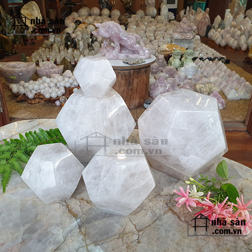 Quả Cầu Đá Thạch Anh 12 Mặt Trắng  Quả Cầu Đá Thạch Anh 12 Mặt Trắng