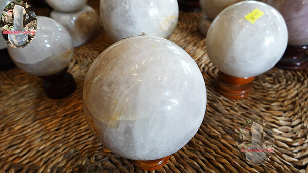 Hình tròn của quả cầu tượng trưng cho đất - trời và đem lại sự may mắn